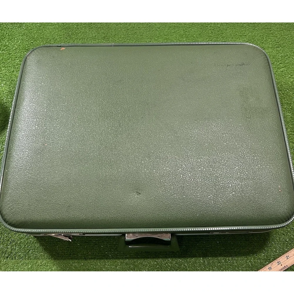 VTG 50's Avacado Green Hard Shell Luggage Set (2) 60s Mid Century 23x16 & 17x13